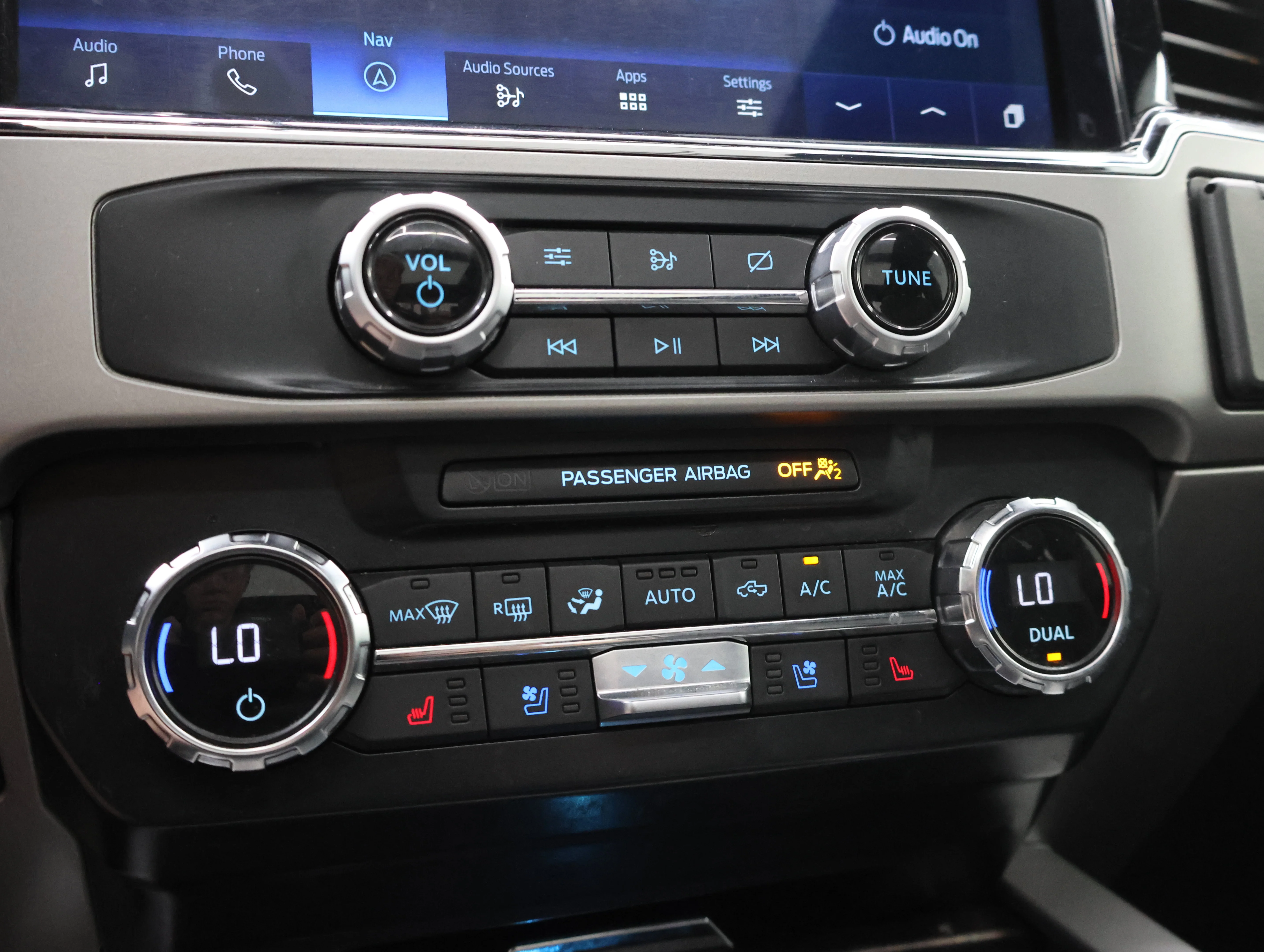 Used 2022 Agate Black Metallic Ford Lariat image 49