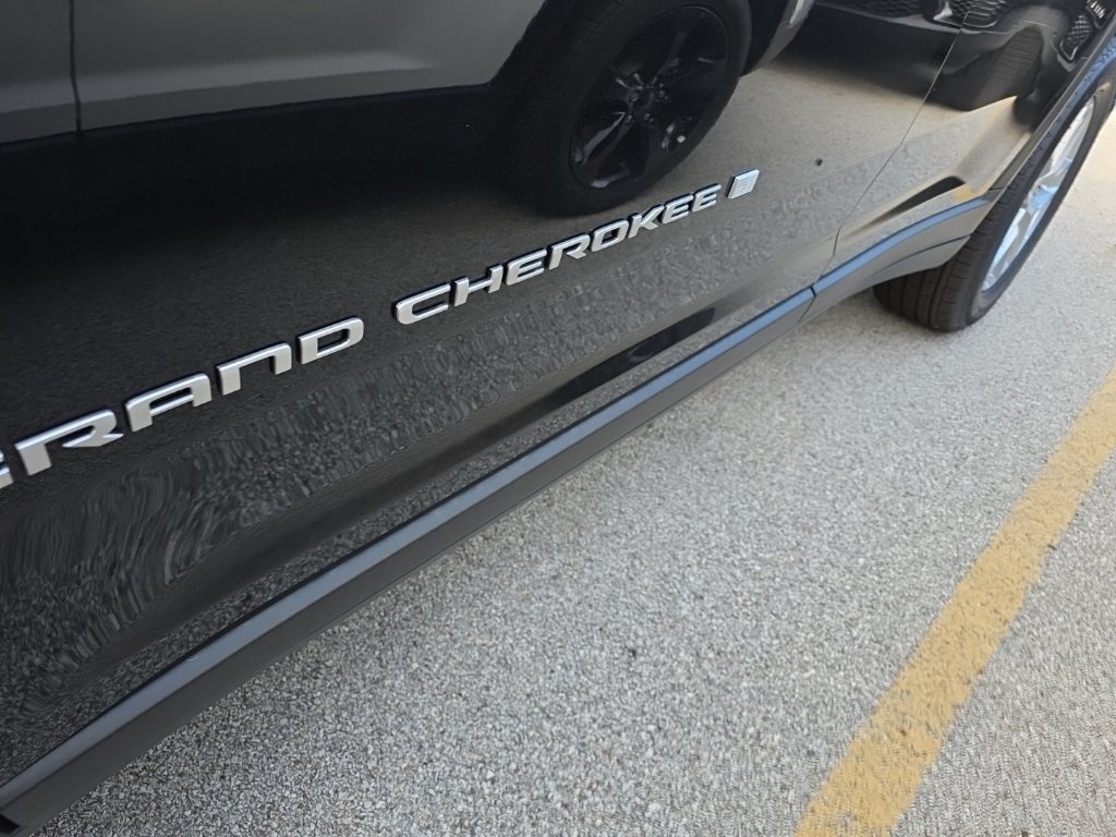 2025 Jeep Grand Cherokee Laredo X photo 4