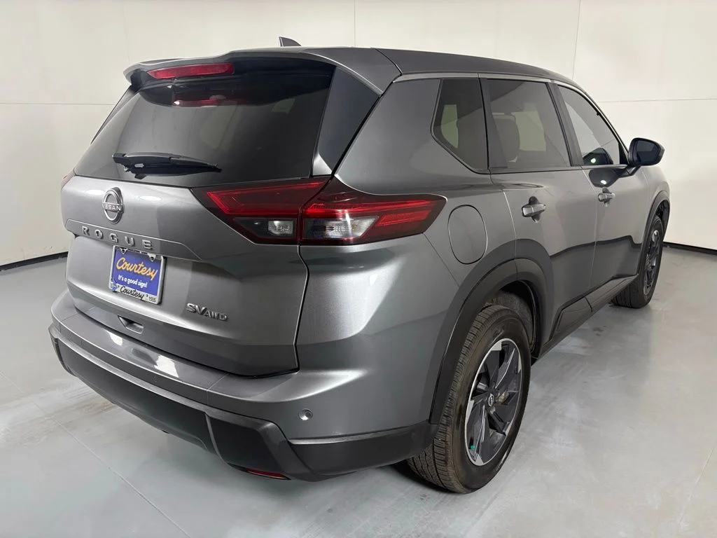Used 2024 Gray Nissan SV image 8