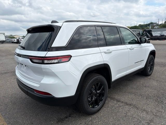 New 2026 Bright White Clear-Coat Exterior Paint Jeep Altitude image 3