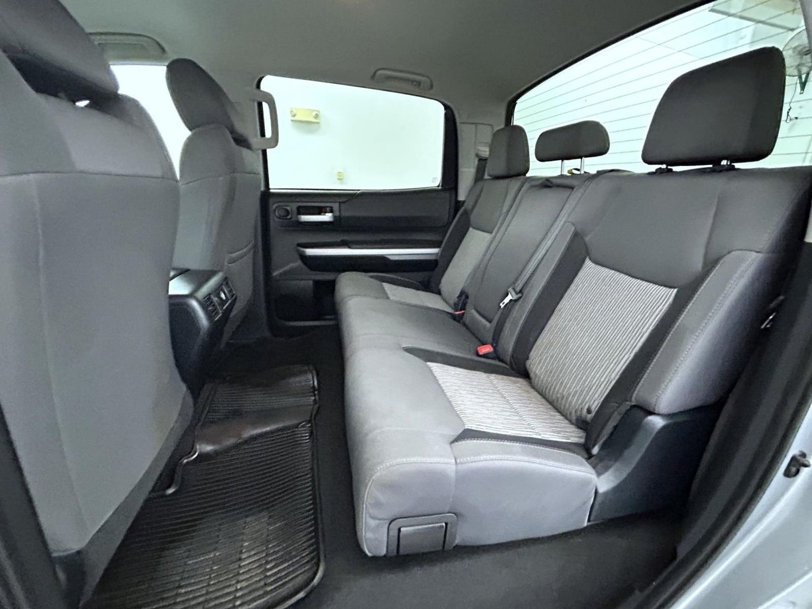 Used 2016 Silver Toyota SR5 image 19