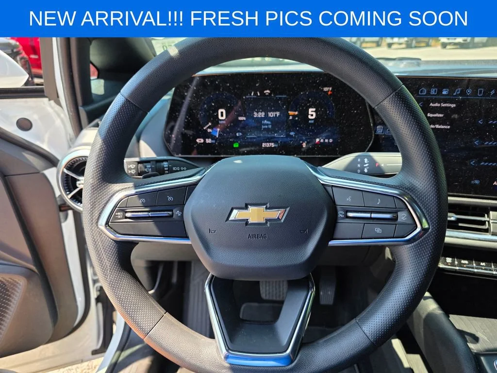 Used 2025 Summit White Chevrolet LT image 12