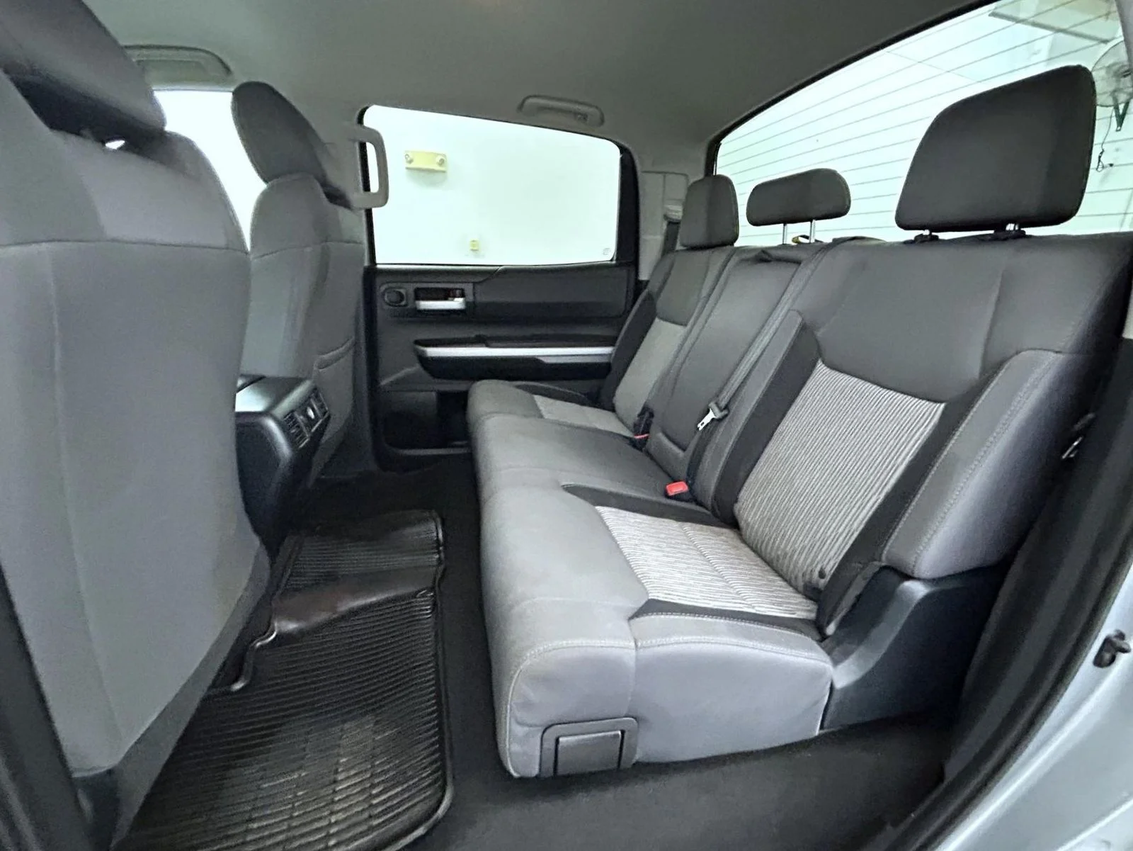 Used 2016 Silver Toyota SR5 image 19