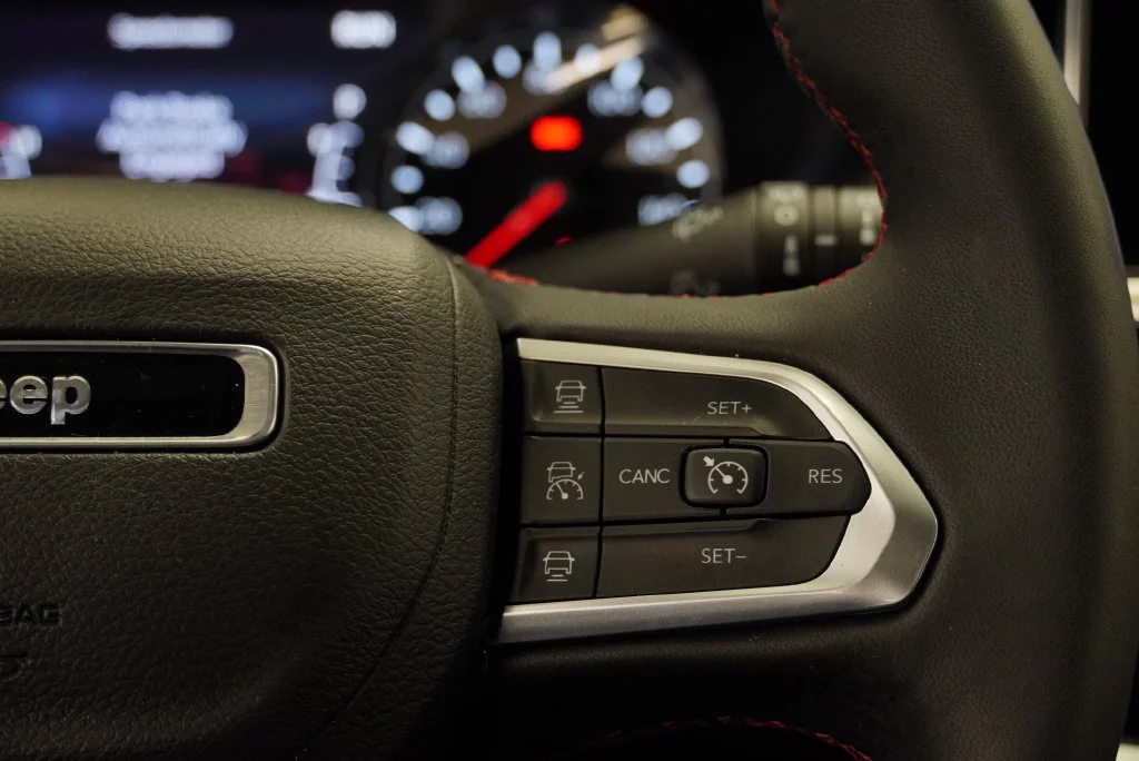 Certified Used 2025 Silver Jeep Trailhawk image 31