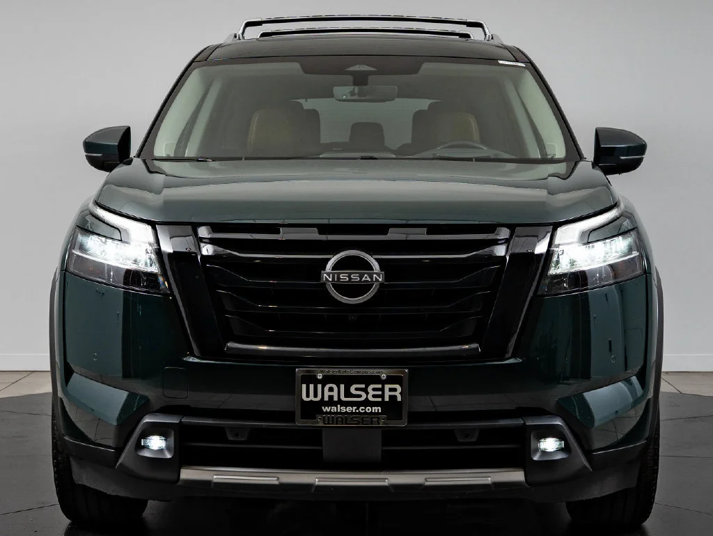 Used 2023 Obsidian Green Pearl Nissan Platinum image 2