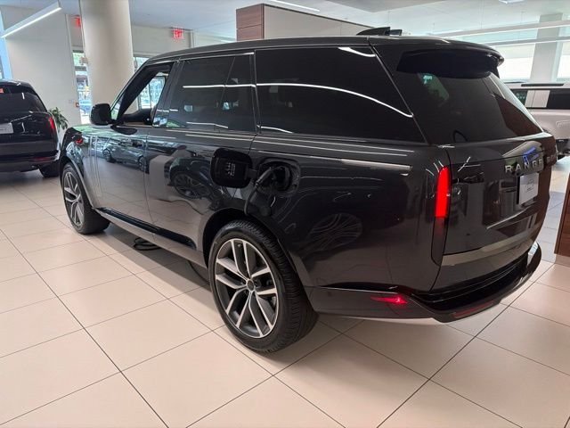 New 2026 Carpathian Grey LAND ROVER SE PHEV image 3