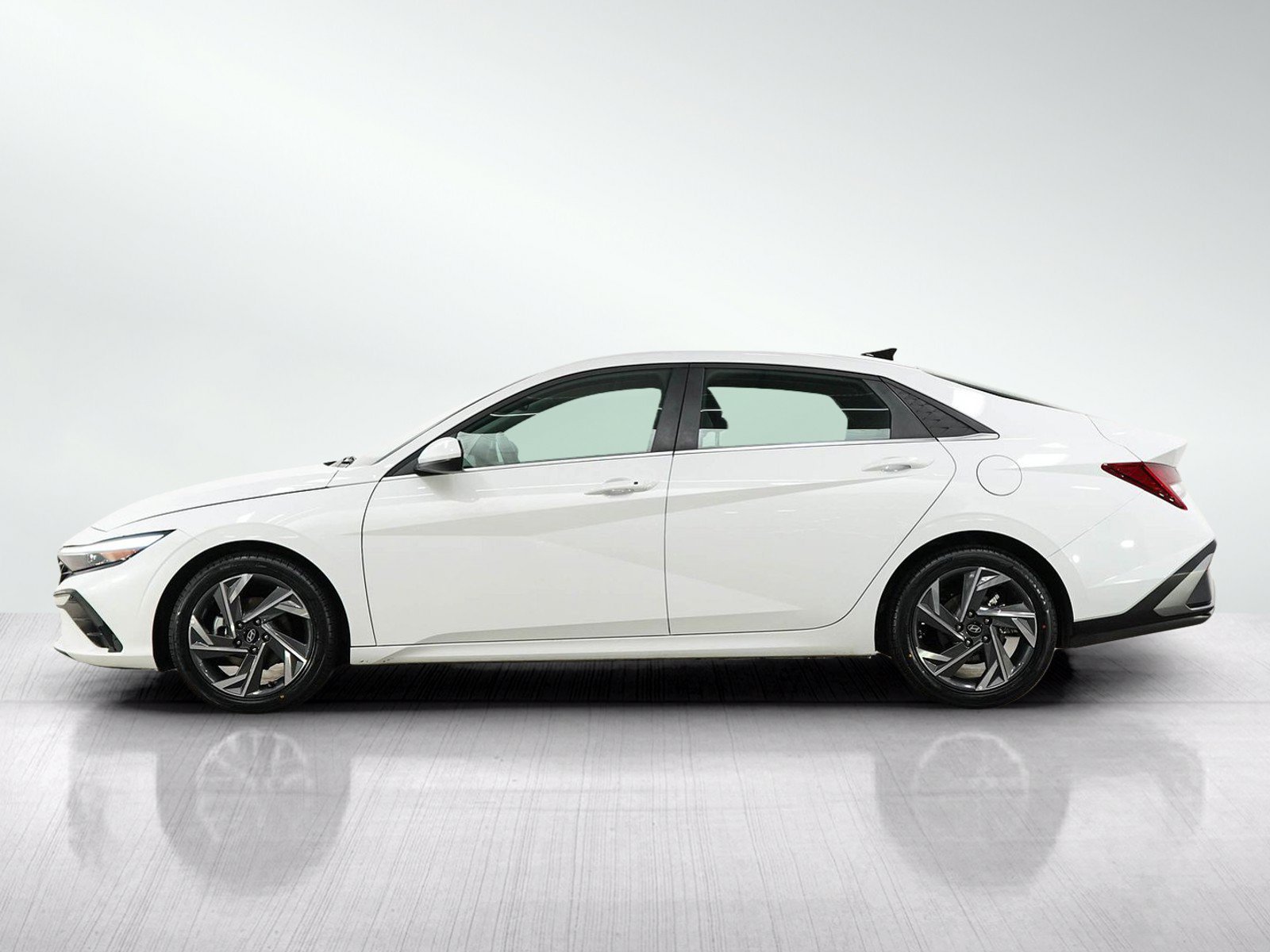 Used 2025 Serenity White Hyundai SEL Convenience IVT image 2
