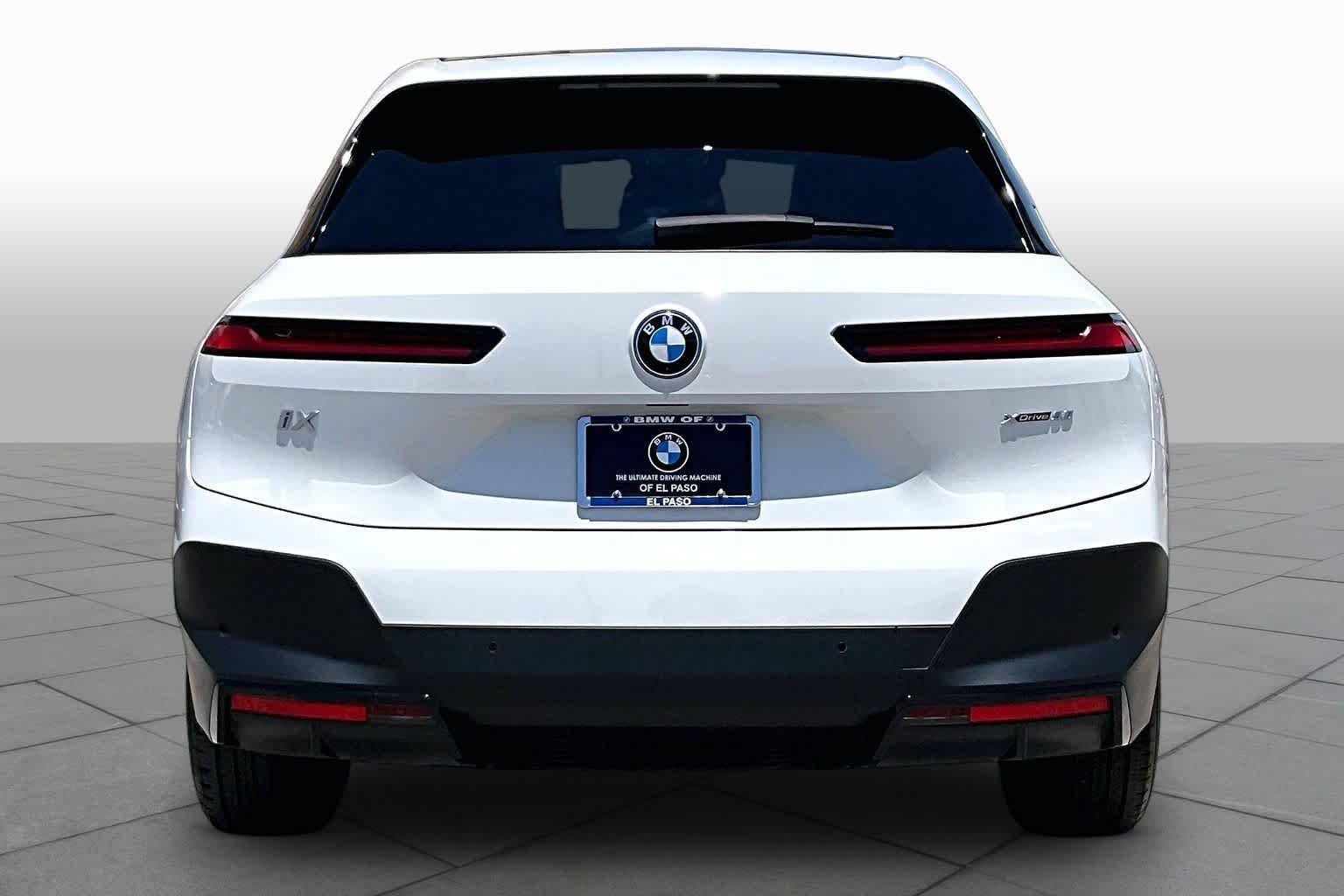 Used 2024 Alpine White BMW xDrive50 image 4