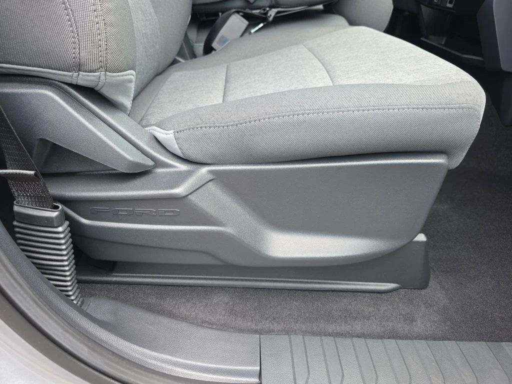 Used 2025 Silver Ford XLT image 34
