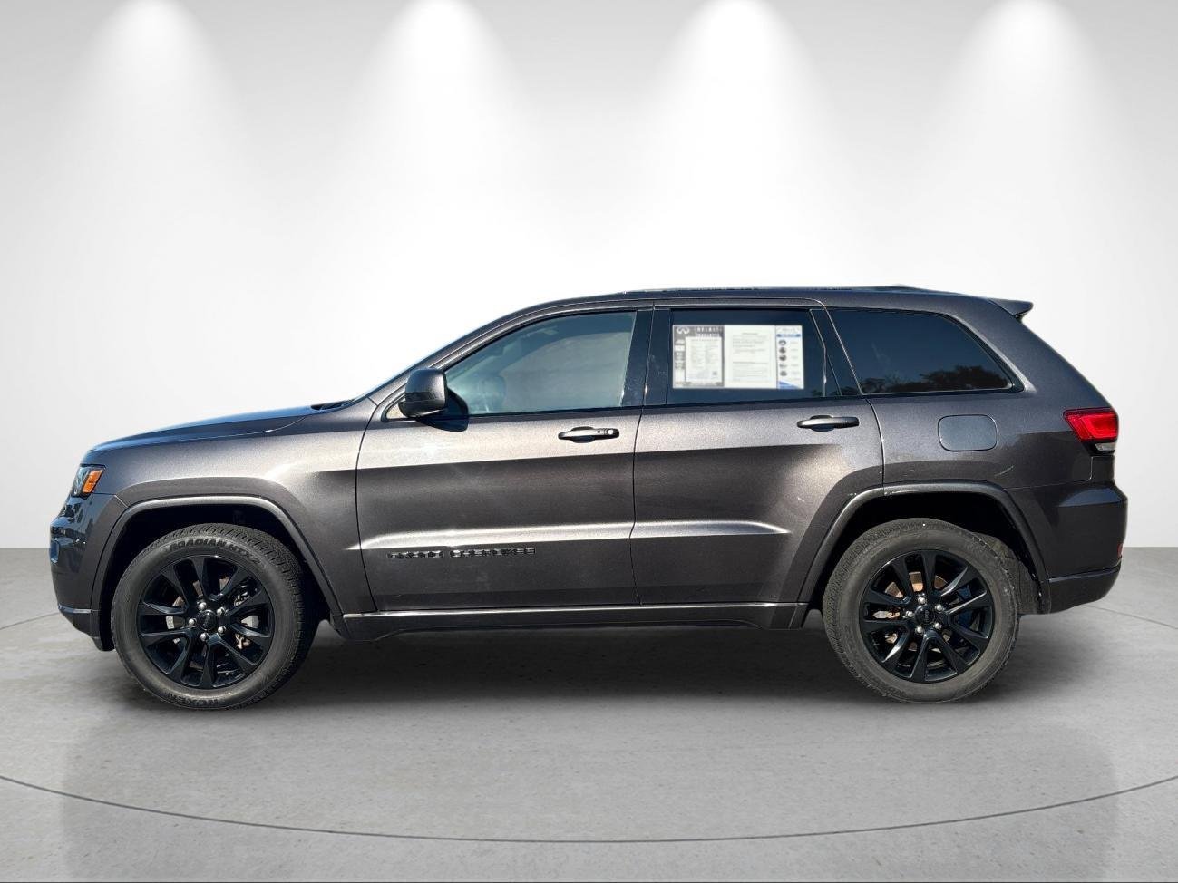 Used 2020 Granite Crystal Metallic Clearcoat Jeep Altitude image 2