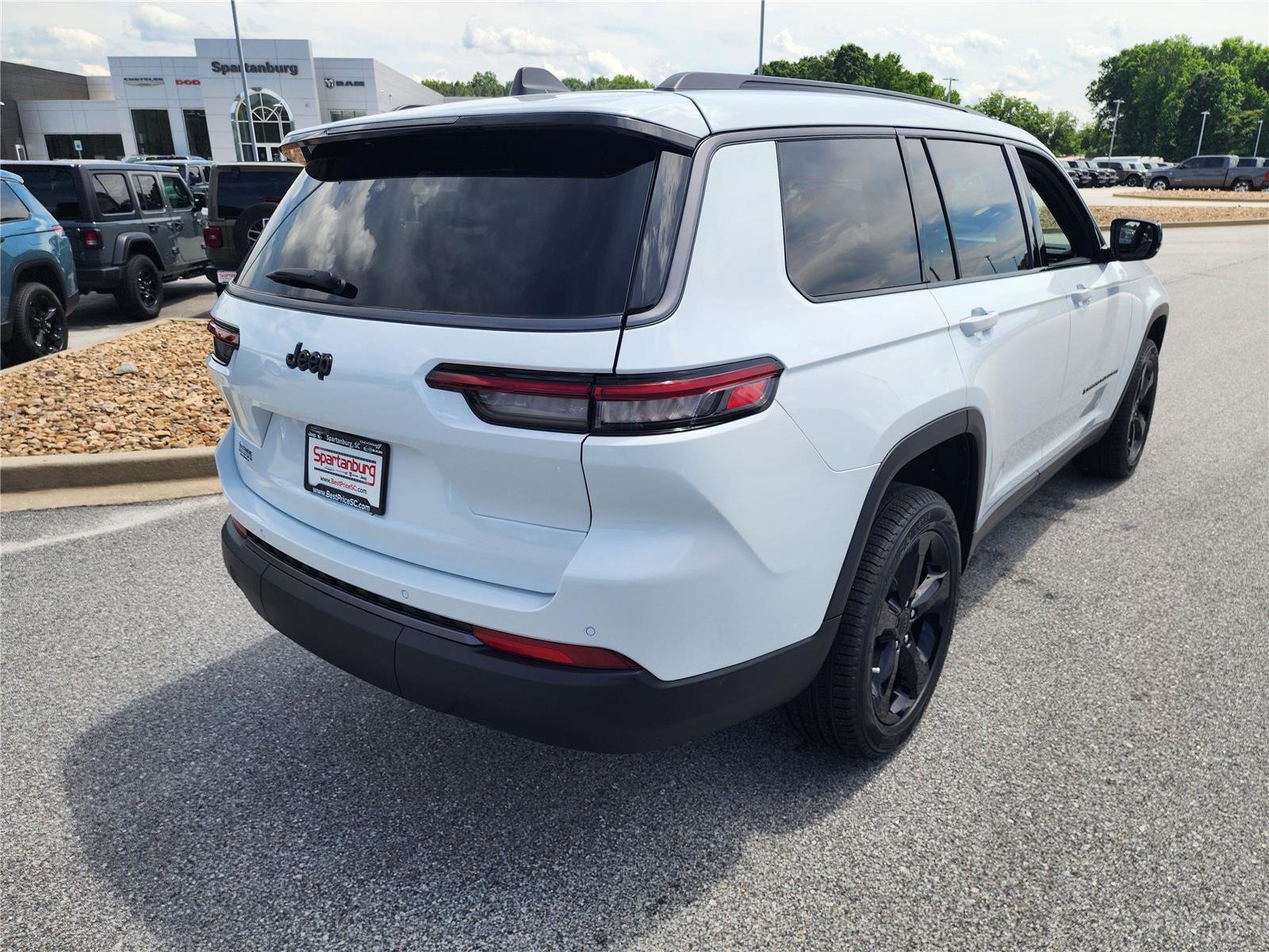 New 2026 Bright White Clear-Coat Exterior Paint Jeep Limited image 6