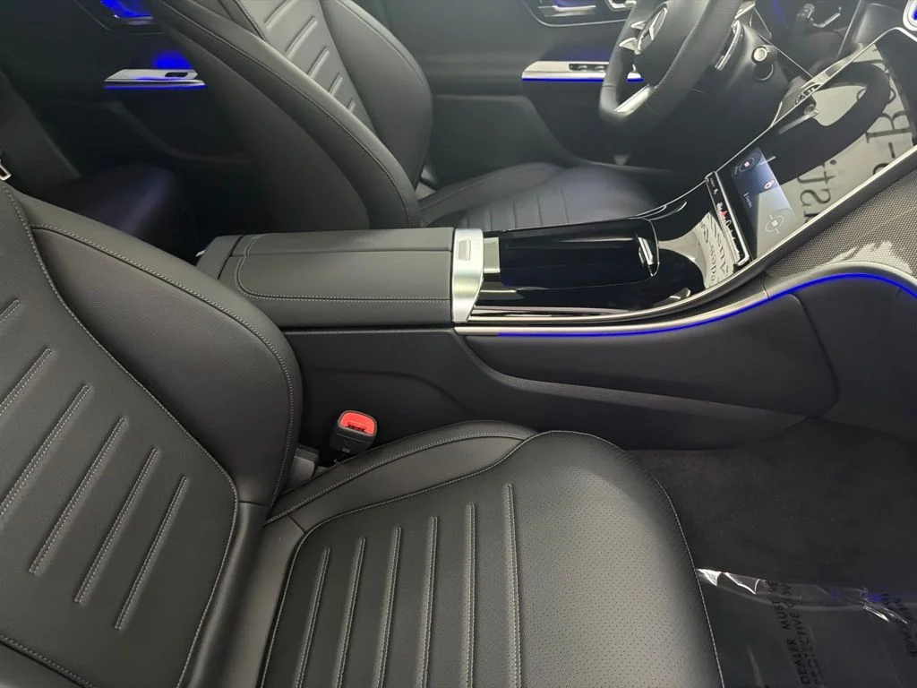 New 2027 White Mercedes-Benz GLC 300 image 28