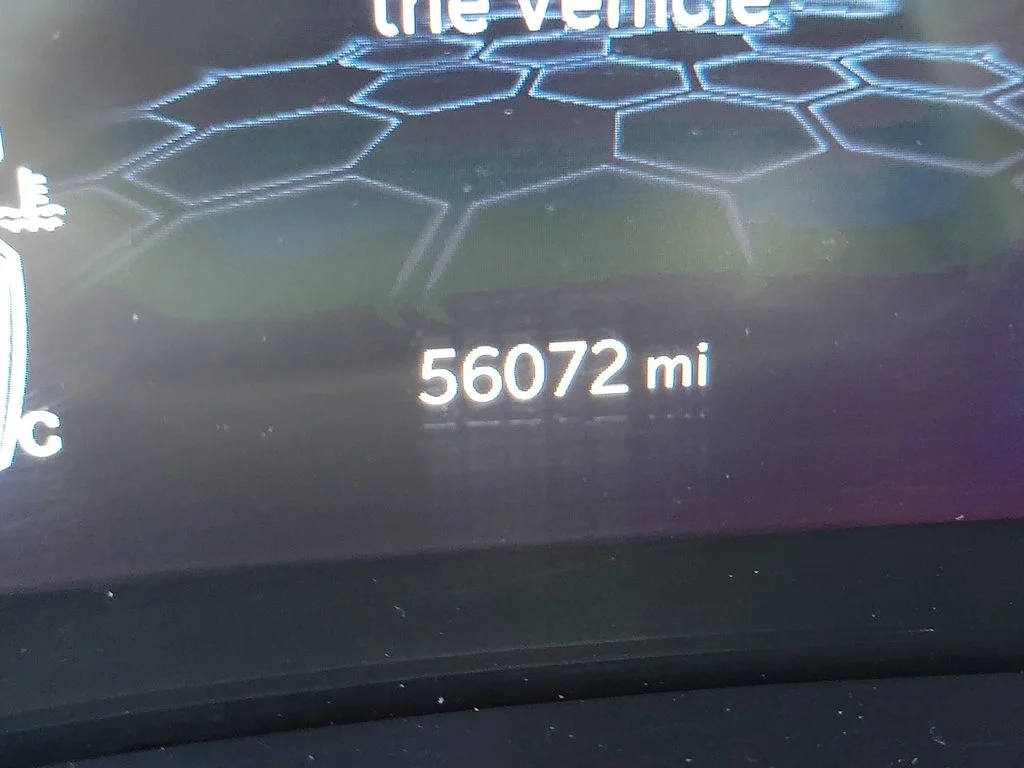 Used 2024 Silver Jeep Latitude image 28