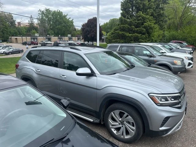 Certified 2022 Volkswagen Atlas SE w/Tech with VIN 1V2KR2CA3NC529963 for sale in Inver Grove Heights, Minnesota