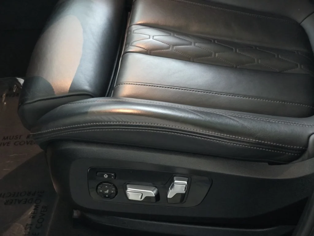 Used 2022 White BMW xDrive40i image 30