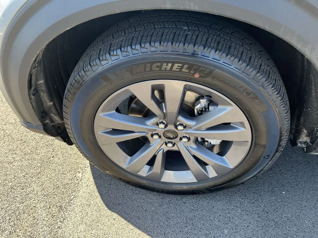 Used 2023 Silver Ford XLT image 10