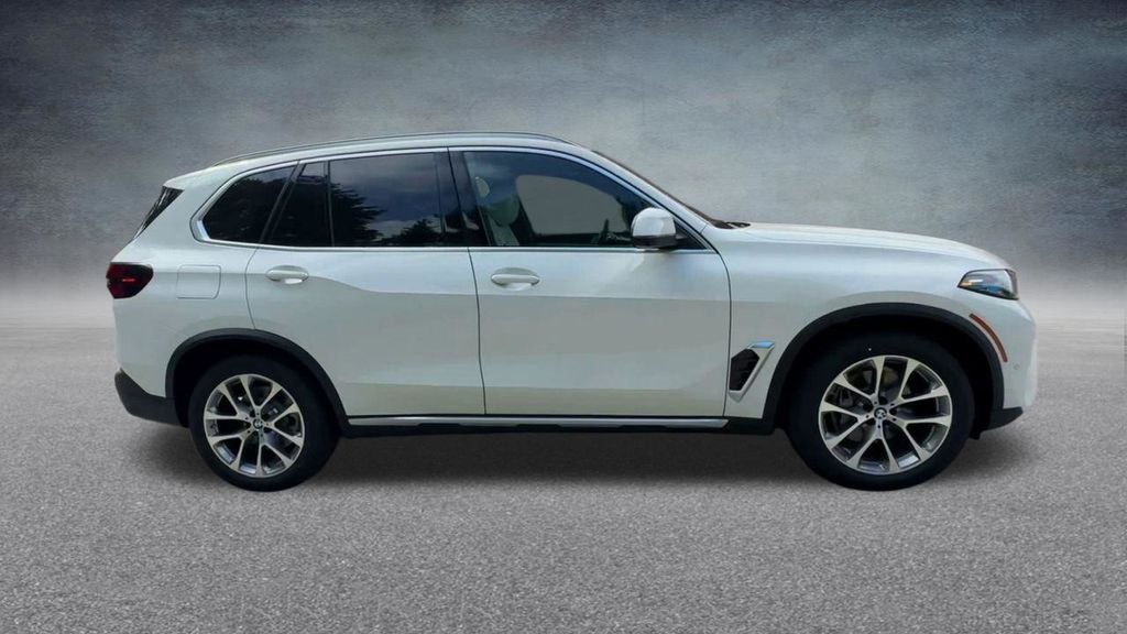 Used 2024 White BMW xDrive40i image 28