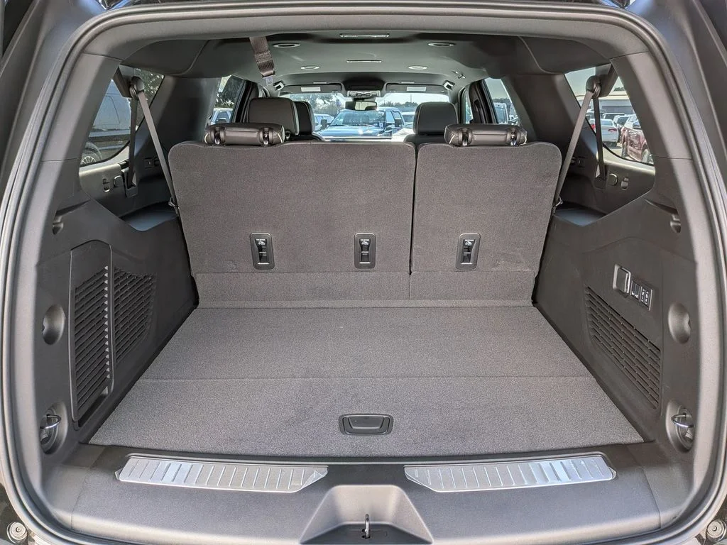 2026 Chevrolet Suburban Premier - Photo 30