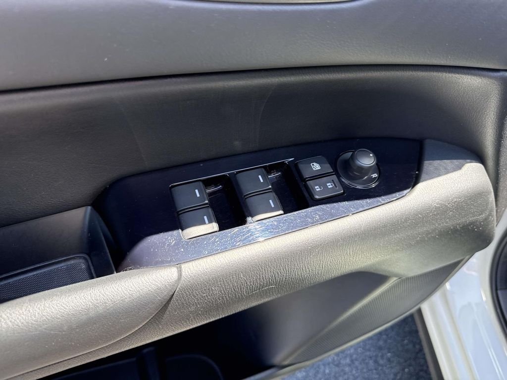 Used 2019 White Mazda Touring image 27