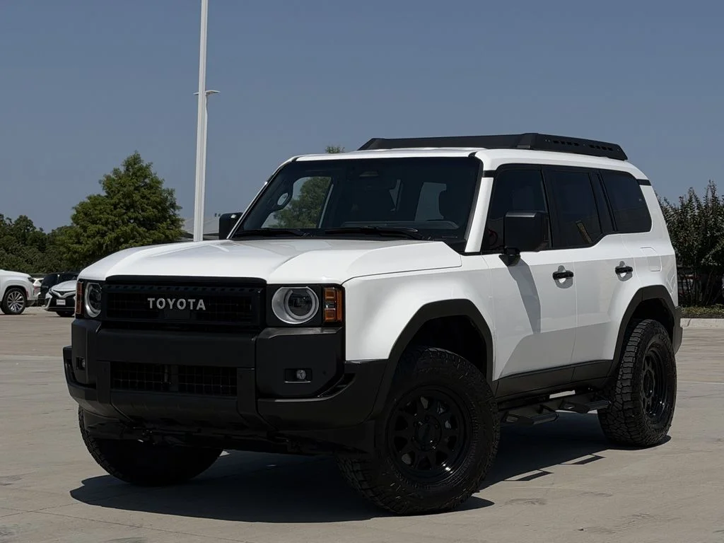 Used 2025 White Toyota 1958 image 2