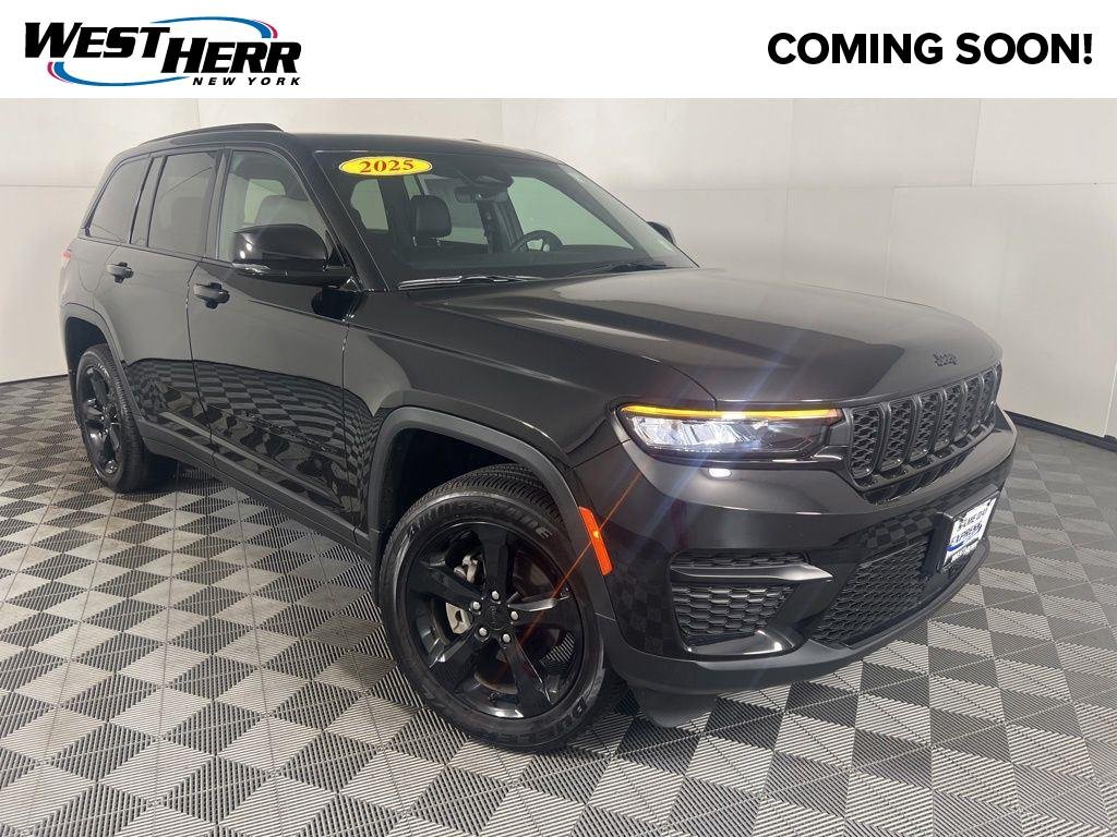 Used 2025 Diamond Black Crystal Pearlcoa Jeep Altitude X image 1