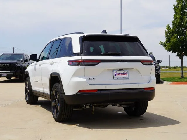 New 2026 Bright White Clear-Coat Exterior Paint Jeep Limited image 7