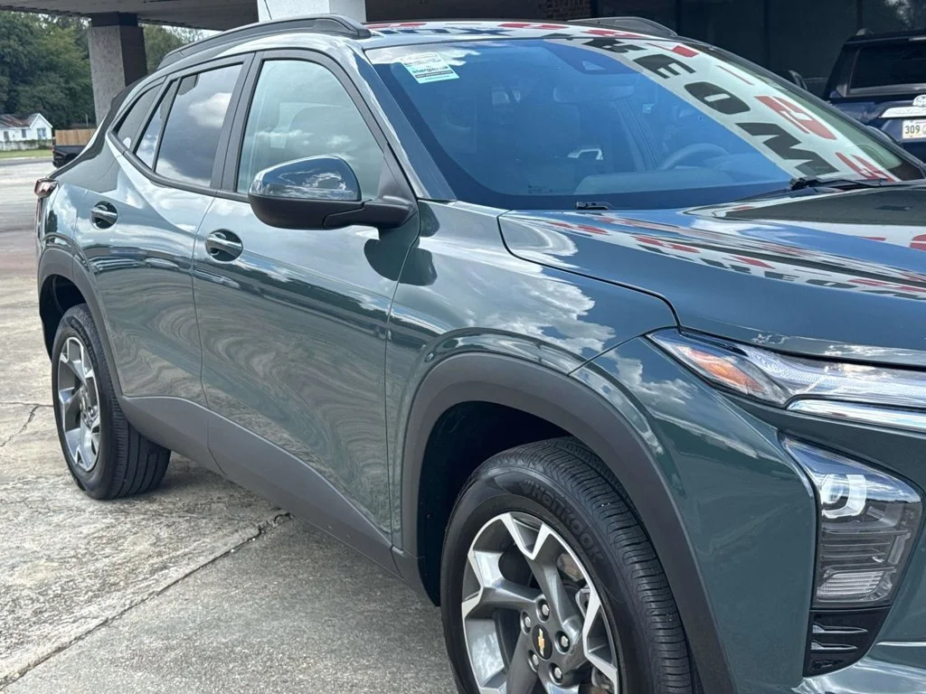Used 2025 Gray Chevrolet LT image 3