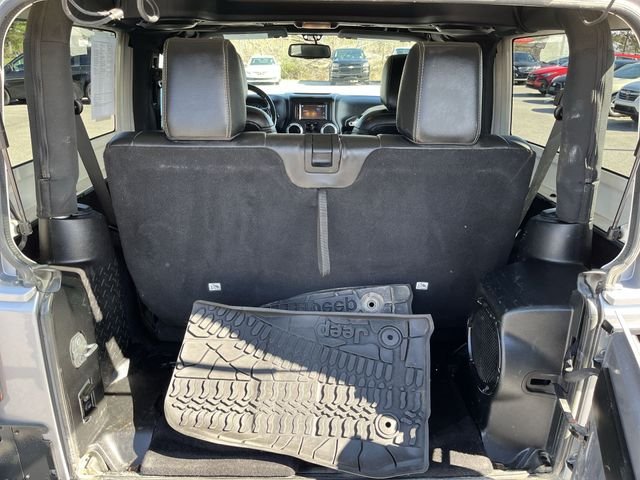 Used 2014 Gray Jeep Sahara image 20