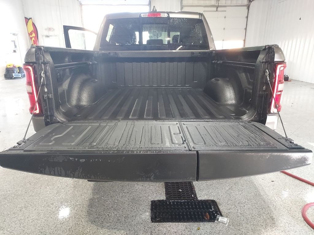 New 2026 Granite Crystal Metallic Clear-Coat Exterior Paint RAM Laramie image 30