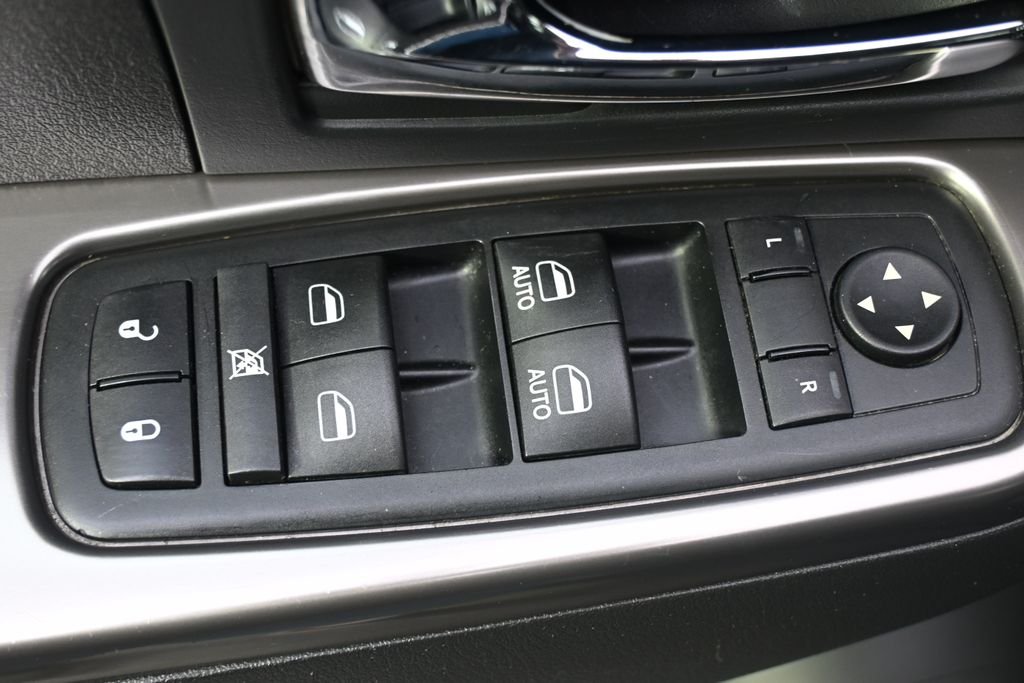 Used 2012 True Blue Pearl Jeep Limited Jet Edition image 21