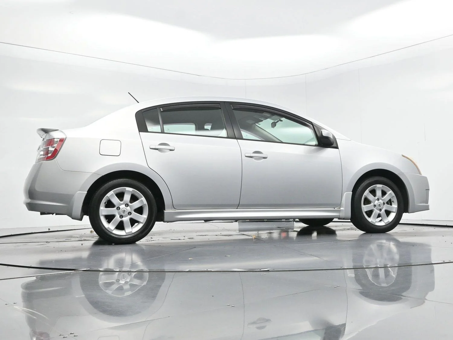 Used 2010 Brilliant Silver Metallic Nissan 2.0 SR image 41