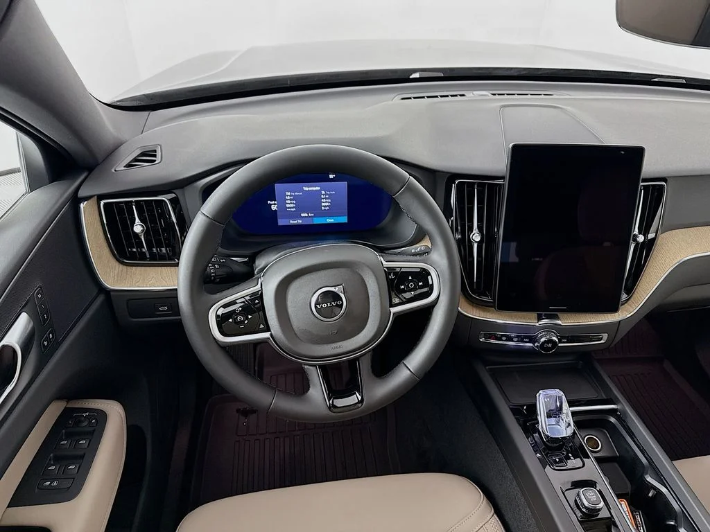 2026 Volvo XC60 Plus - Photo 23