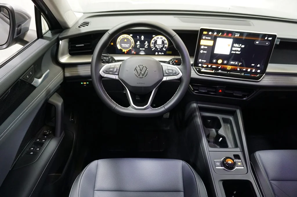 2026 Volkswagen Tiguan SE - Photo 12