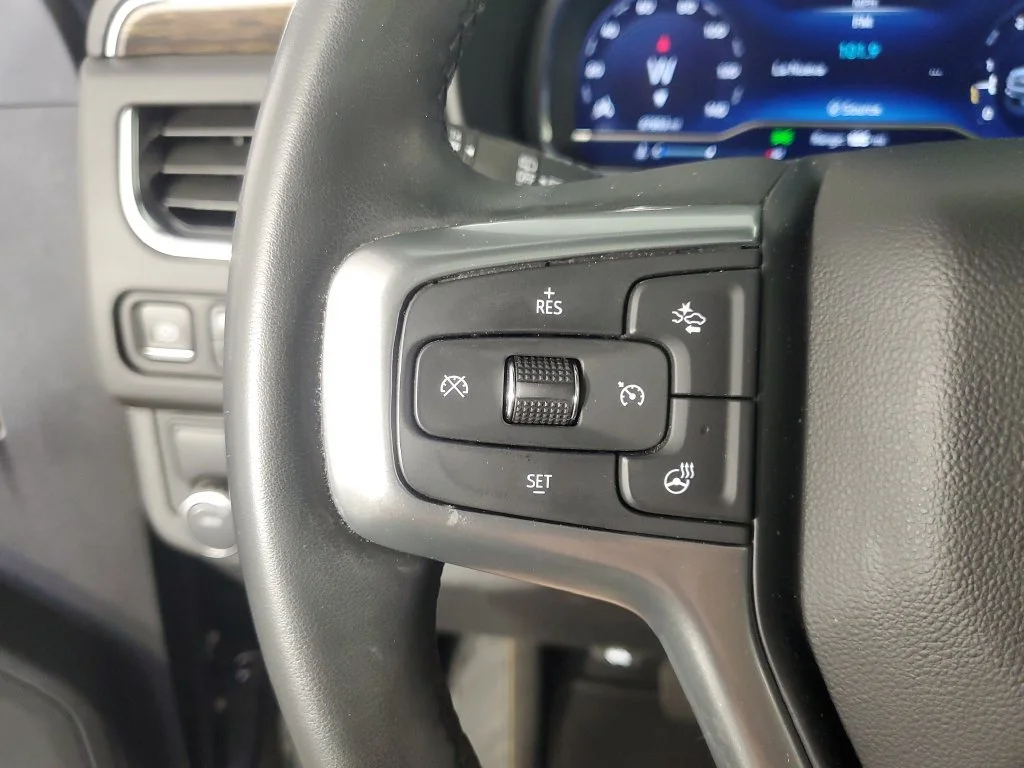 Used 2023 BLACK Chevrolet Premier image 25