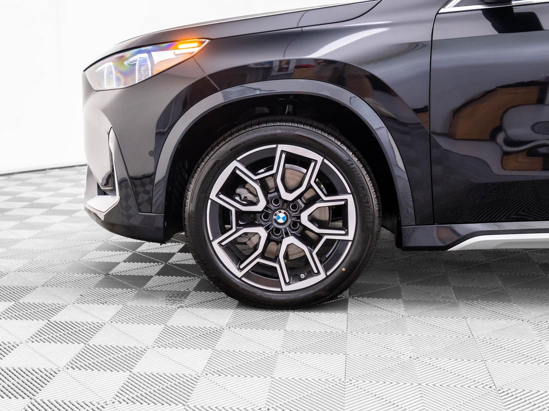 New 2026 Black Sapphire Metallic BMW xDrive28i image 33