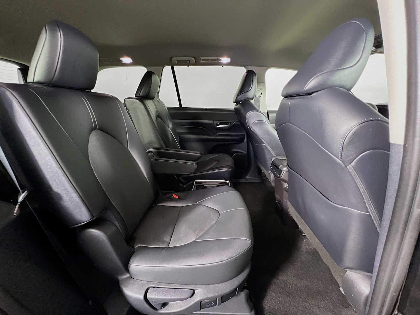 Used 2025 Midnight Black Metallic Toyota XLE image 28