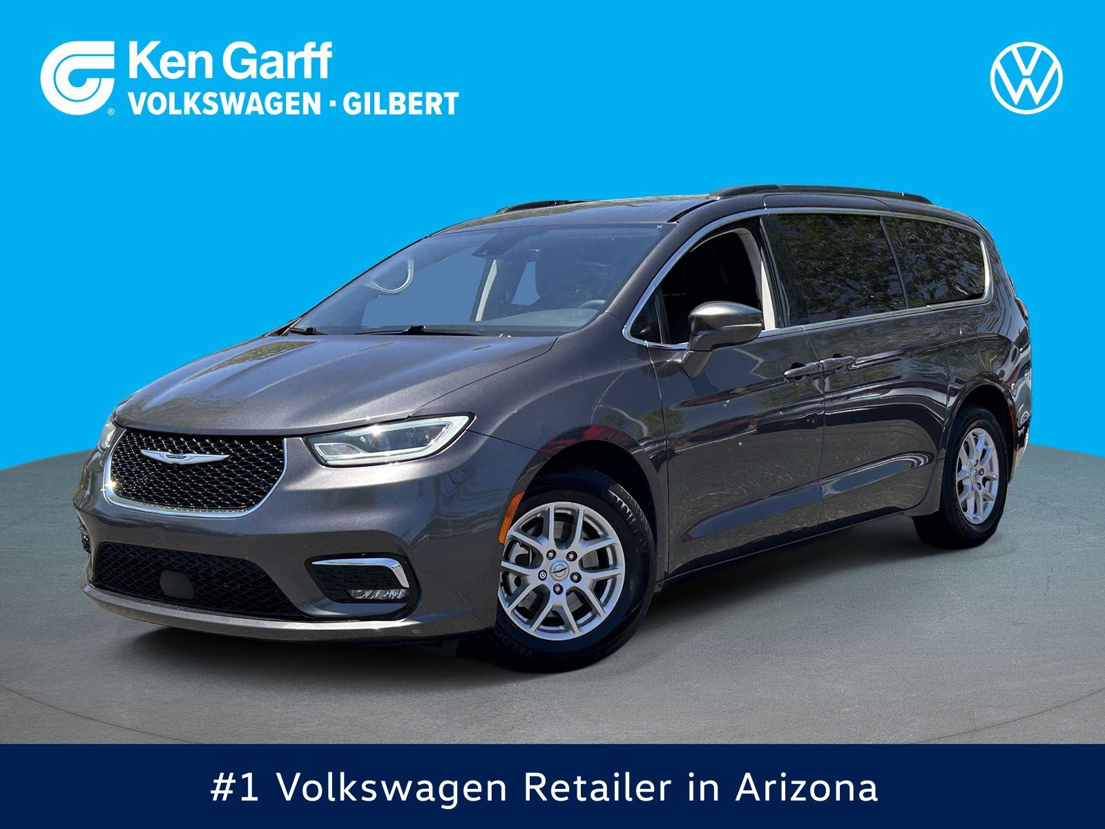 2022 Chrysler Pacifica Touring L's photo