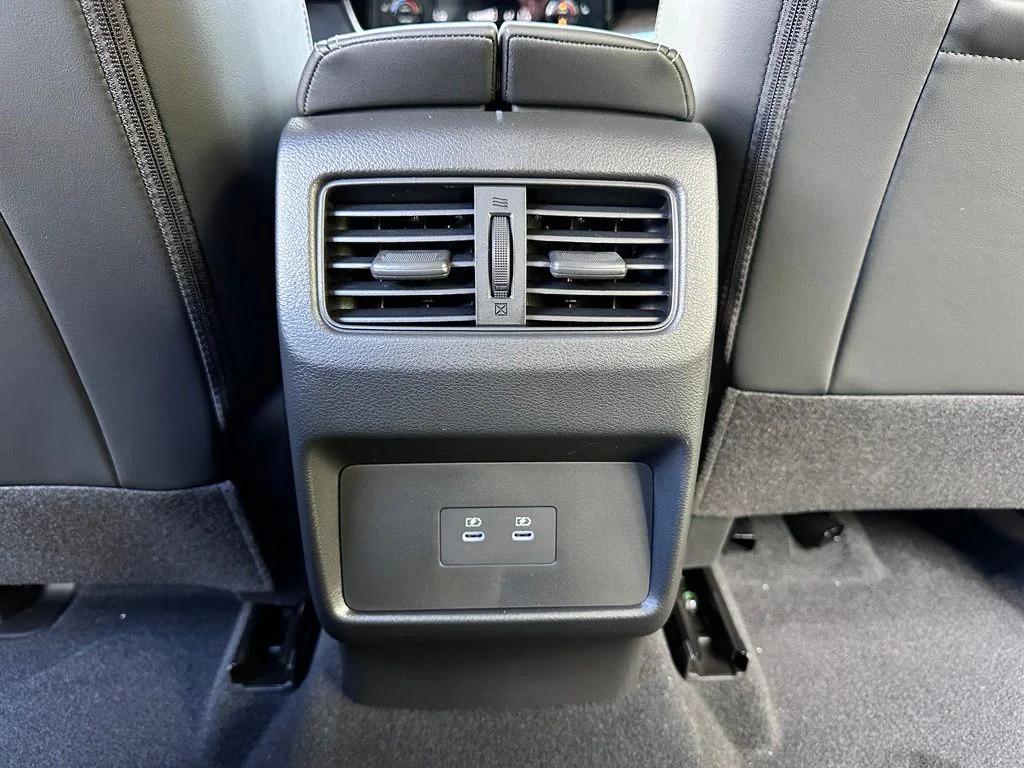 New 2026 Champagne Silver Metallic / Super Black Two-tone Nissan Platinum image 20