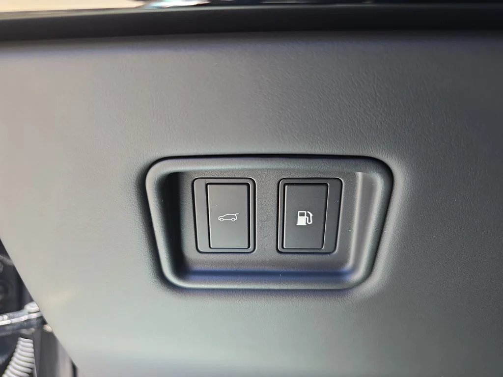 New 2026 Gray Land Rover Dynamic SE image 27