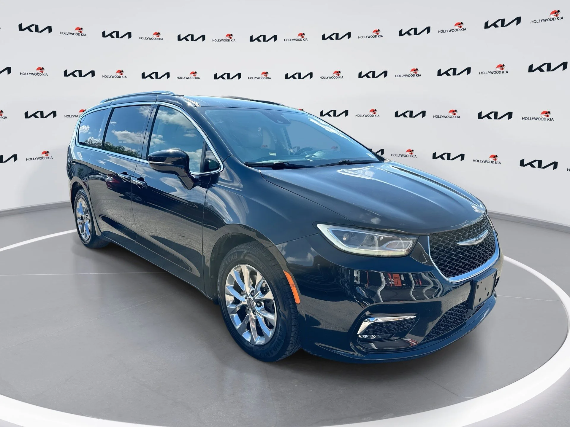 2021 Chrysler Pacifica Touring L's photo