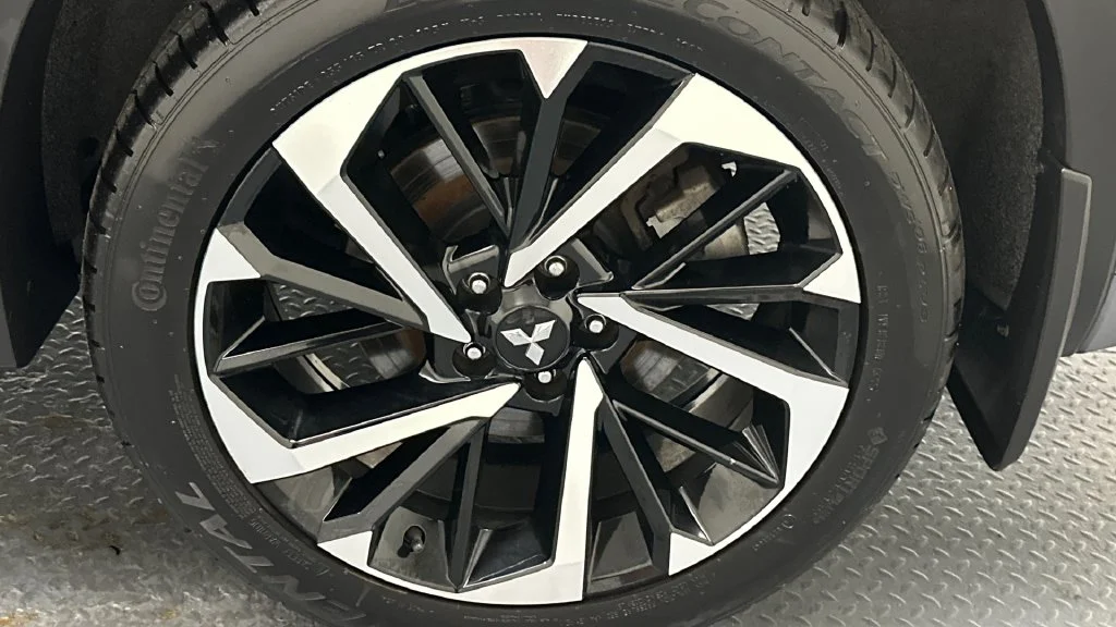 Used 2023 Gray Mitsubishi SEL Black Edition image 20