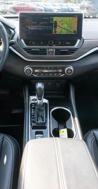 Used 2025 Silver Nissan 2.5 SL image 17