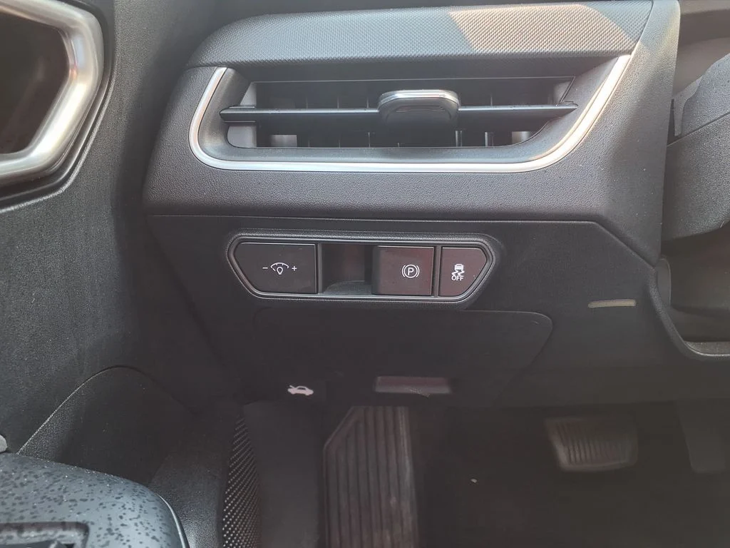Used 2025 Black Kia LXS image 30