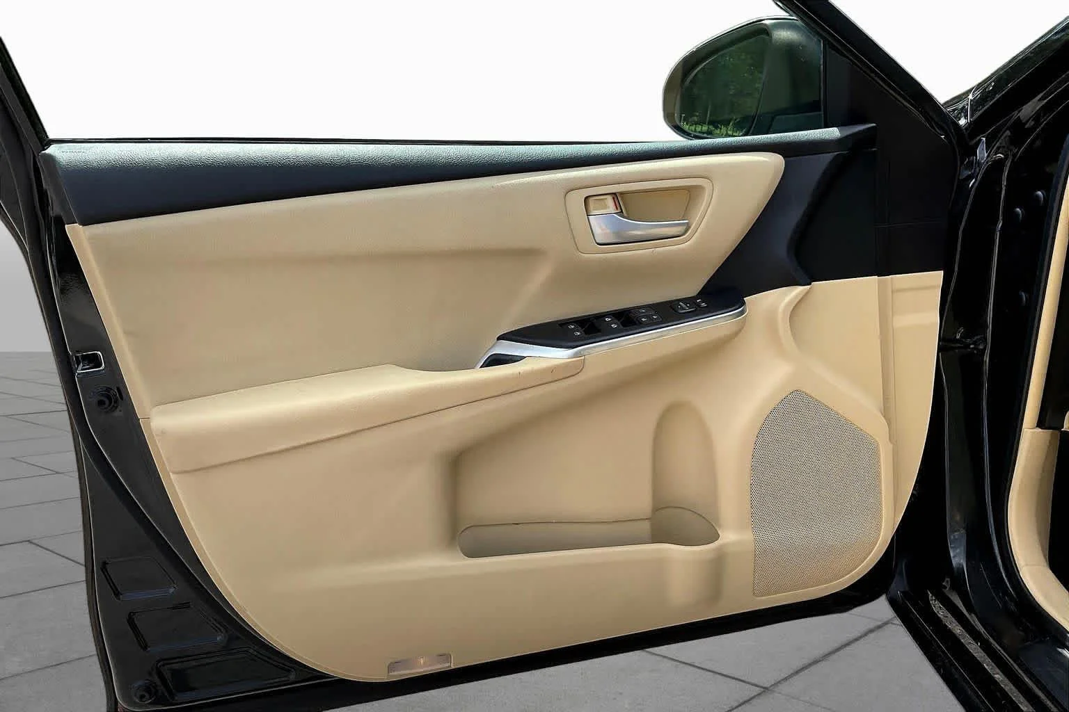 Used 2015 Attitude Black Toyota LE image 21