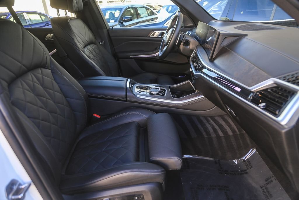 Certified Used 2025 Alpine White BMW M60i image 13