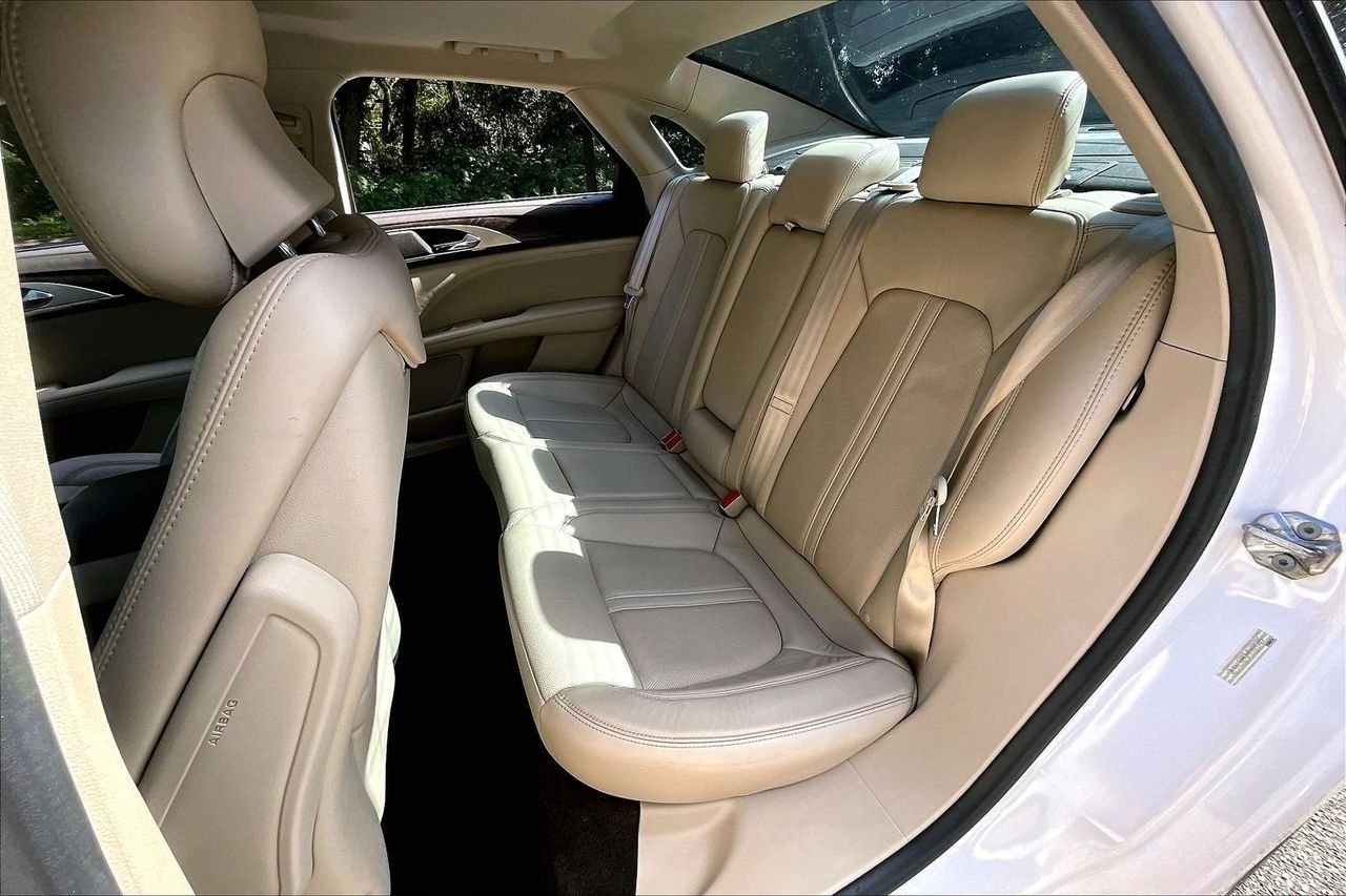 Used 2017 White Lincoln Reserve image 19
