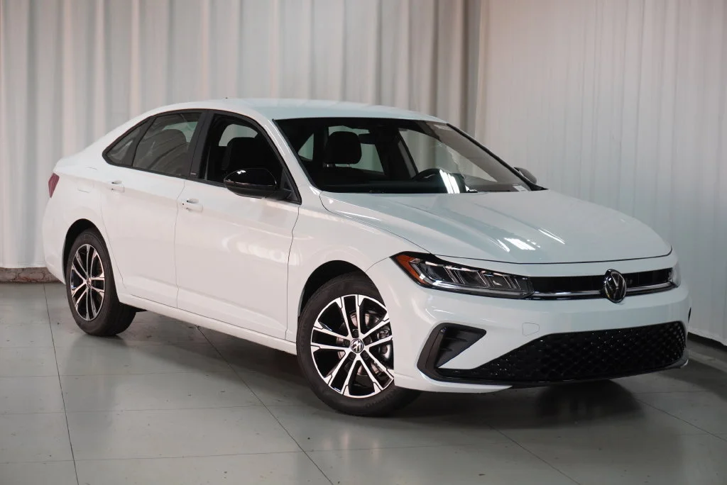 New 2027 Pure White Volkswagen 1.5T Sport image 3