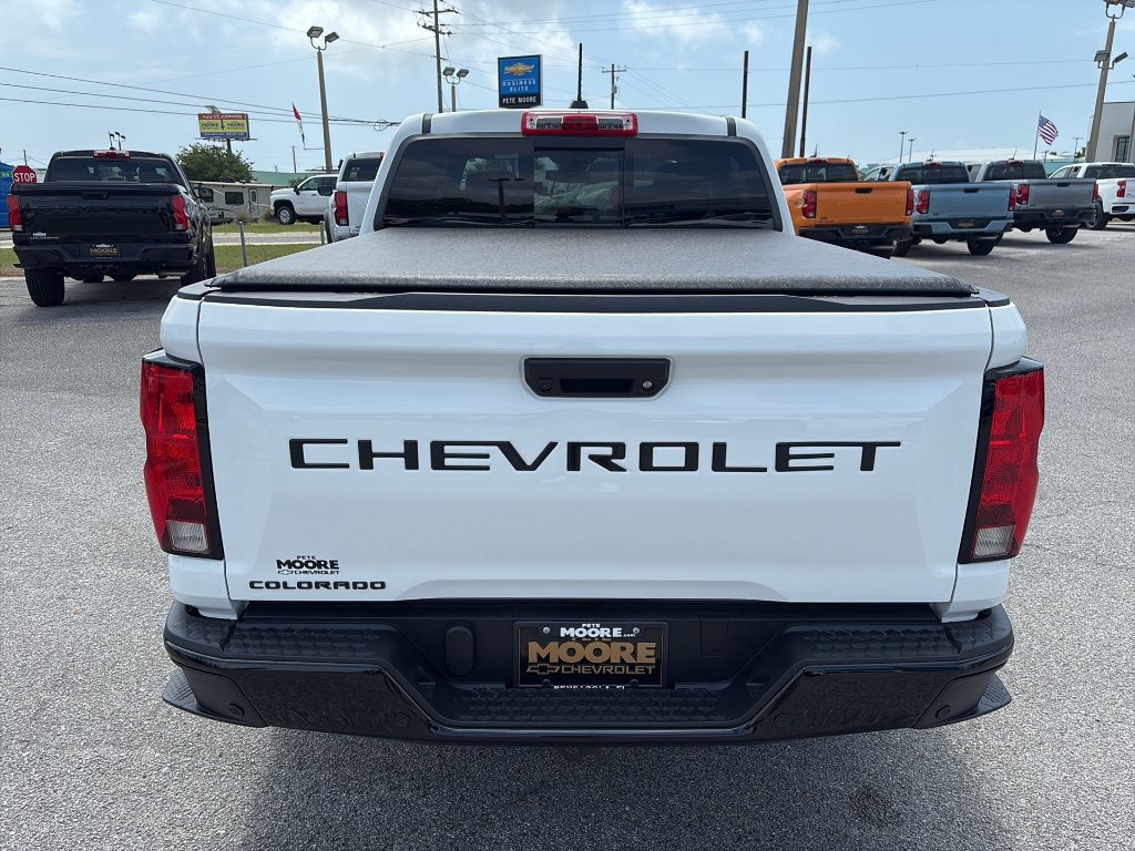 New 2026 Summit White Chevrolet WT image 7