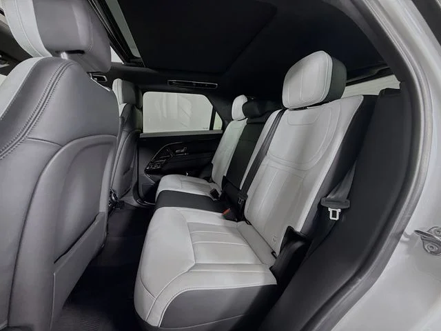Certified Used 2024 White Land Rover Autobiography image 24