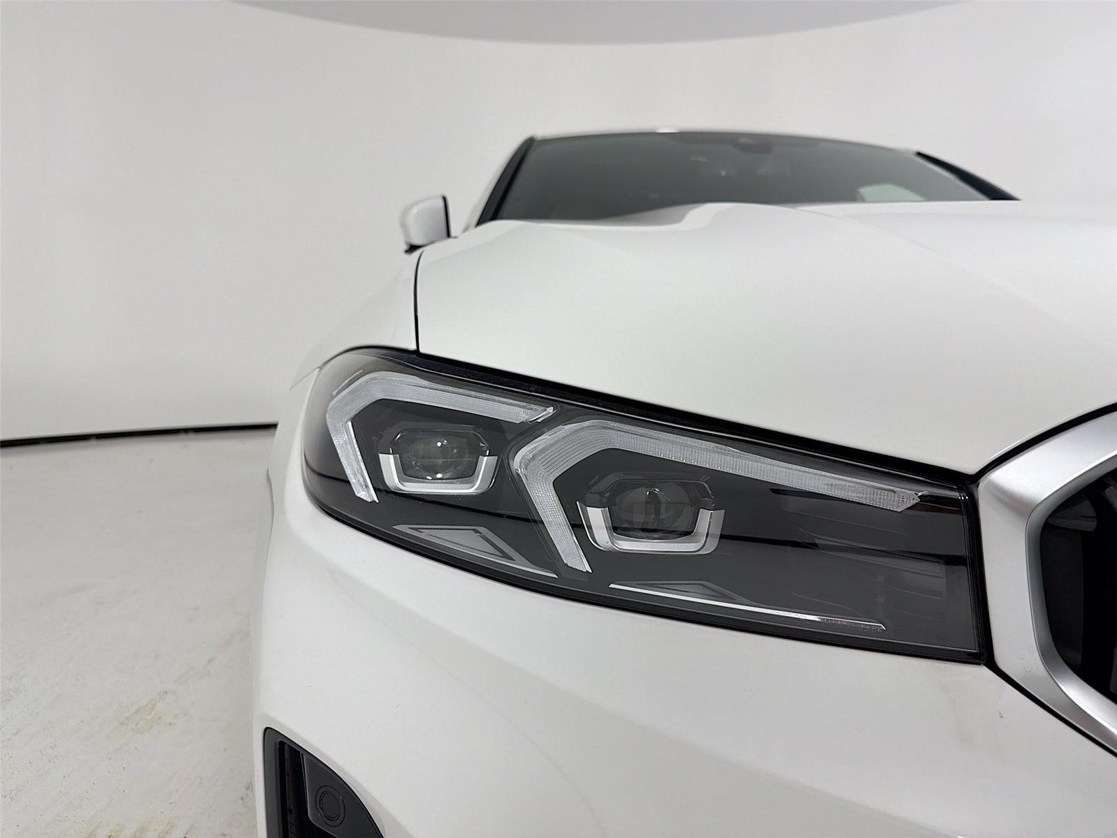 Used 2024 Alpine White BMW 330i image 27